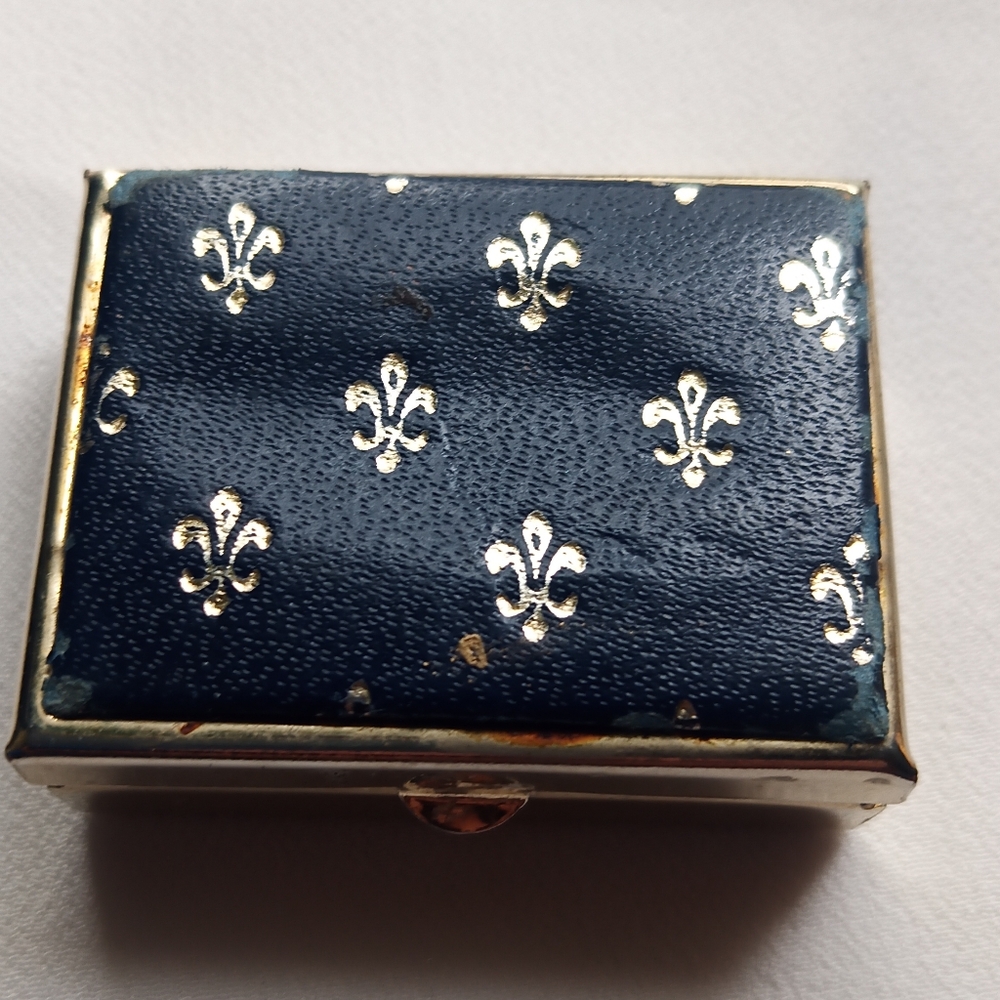 Vintage mini metal hinged box